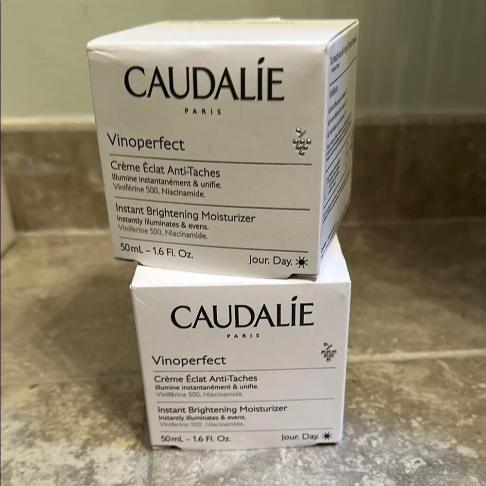 Caudalie Vinoperfect Moisturizer - one box available and for sale - Picture 1 of 4